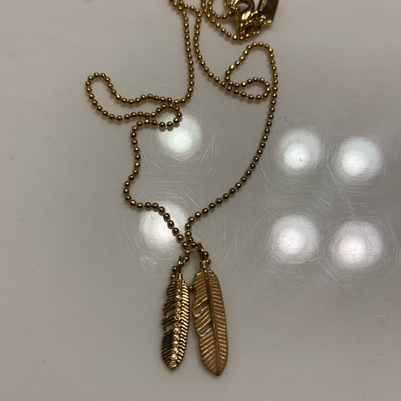 NWOT AUTHENTIC & RARE COACH 14K GOLD PLATED FEATHER NECKLACE! - Picture 4 of 5